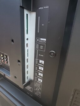 70 "Sharp LC-70UD20EN - 7