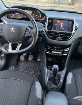 Peugeot 208 - 7