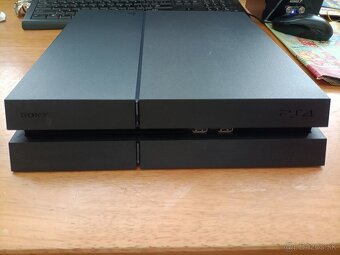 Playstation 4 - 7