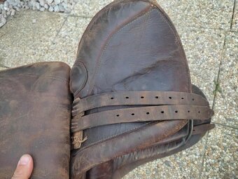 Vybijany chomut a sedlo na kona - 7