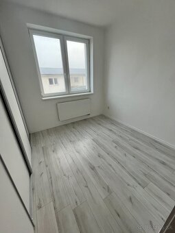 𝗣𝗿𝗲𝗻𝗮́𝗷𝗼𝗺: úplne nový 2-izbový byt, balkón, parkovan - 7