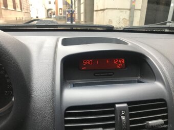 Renault Clio 2 1.2 43kw benzín - 7