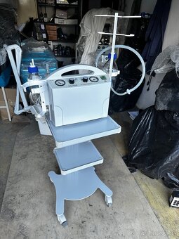 Predám operačný stôl a odsávačky 2ks - 7
