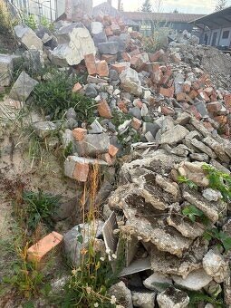 Darujem suť za odvoz BB - 7