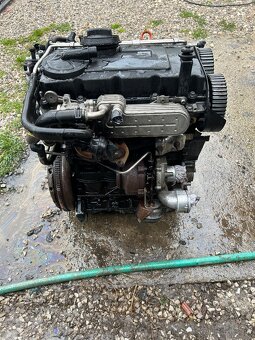 Predám kompletný motor Volkswagen golf 5 2.0 TDI - 7