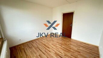 Veľkoplošný 2 izbový byt, 3x loggia, širšie centrum Prievidz - 7