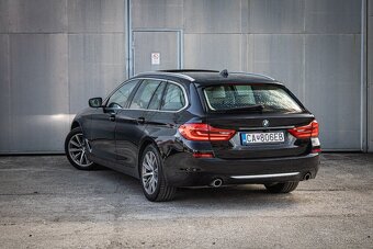 BMW 520d Touring Luxury Line, Pano, El. ťažné, Po servise - 7