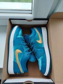 Jordan 1 mid - 7