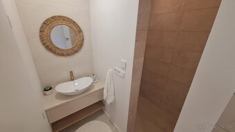 PRENÁJOM-kancelárie/salón s parkovaním hneď pri budove v KN - 7