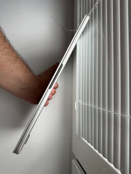 MacBook Air 13" M3 8/256GB - 7