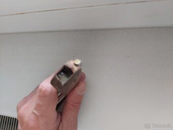 Stará kovová hračka Pištoľka - 7