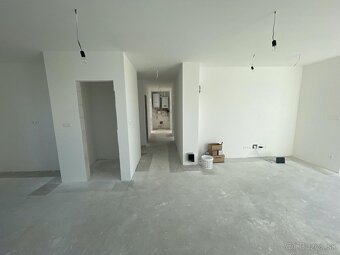 REZERVOVANÉ Na predaj skolaudovaná novostavba RD, Dubovany - 7
