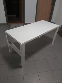Rôzne typy a veĺkosti stoly, stolíky - 7