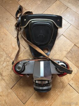 Praktica MAT s objektívom – klasický filmový fotoaparát - 7