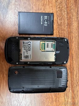 Nokia 300 - dotykova a tlačiítková - 7