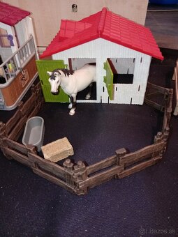 Schleich kone, zvierata, ohrady, boxy, auto, prives - 7