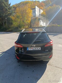 Hyundai i30 Combi 1.6 CRDi Premium – výborný stav, nová STK - 7