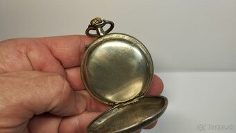 Kapesní hodinky s uprostřed s lehce malovaným ciferníkem. - 7