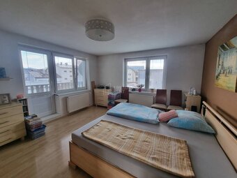 Predaj viacgeneračného domu s veľkým pozemkom v centre obce  - 7