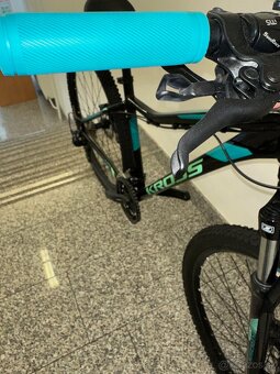 Kross Lea 5.0, 29/ 27,5 bicykel dámsky, Black Turquoise Glos - 7