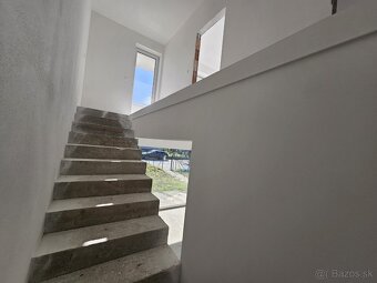 Predaj 4 izb.dvojpodlažného domu v mestskej časti Strážov - 7