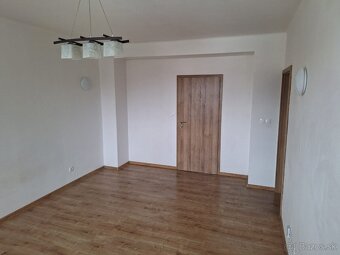 Predám 2-izbový byt na starom sídlisku - 7