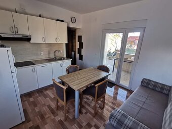 Chorvátsko pekný dvojspálňový apartmán prvý rad pri mori - 7