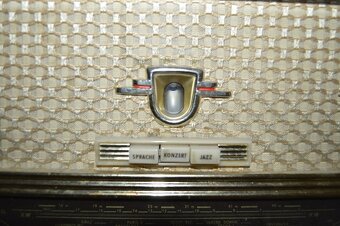 predam velmi pekne starozitne radio PHILIPS - 7