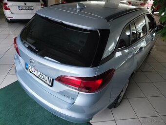 Opel Astra kombi 1.4T len 118 000 km - 7