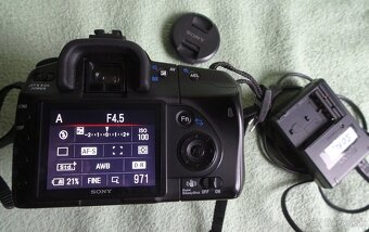 Predám dig. zrkadlovku SONY ALPHA A200 - komplet. - 7