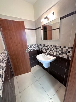 Priestranný obchodný priestor prízemie 105 m2 Galanta - 7