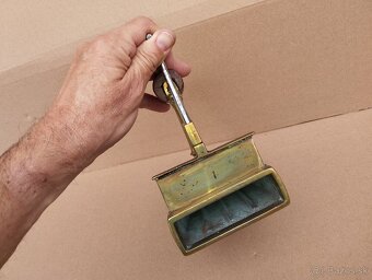 Stará zachovalá mosazna žehlička č.7, packetou - 7