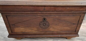 Truhlica dubová z roku 1812 . - 7