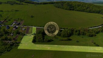 NA PREDAJ-rozľahlý pozemok v Jakovanoch ideálna investícia - 7