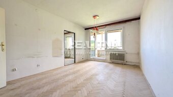 JEDINEČNÝ 3-IZBOVÝ BYT S TROMI LOGGIAMI A BALKÓNOM, 81 M2, D - 7