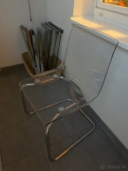 Rozťahujúci skelený stôl Ikea + 2 priesvitné stoličky - 7