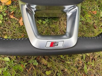 AUDI ŠPORTOVÝ VYHRIEVANÝ ZKOSENÝ PERFOROVANÝ VOLANT - 7