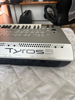 Yamaha Tyros 3 - 7
