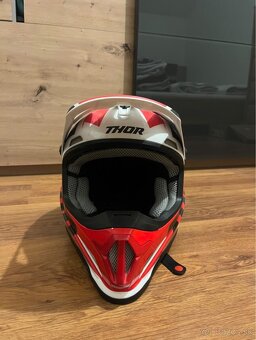 Predám prilbu THOR Sector – top stav - 7