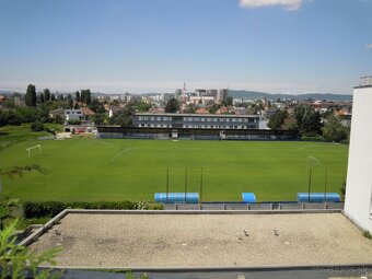 1 IZB. BYT S BALKÓNOM, ZARIADENÝ, UL. HRACHOVÁ, VOĽNÝ 17.júl - 7
