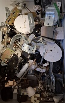 Rôzne spojovací materiál - 3€/kg - 7