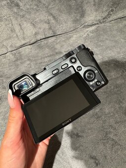 Sony Alpha 6000 + 16-50mm OSS objektív + obal - 7