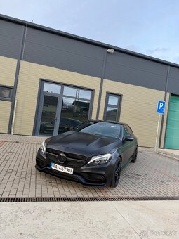 Mercedes AMG C63s - 7