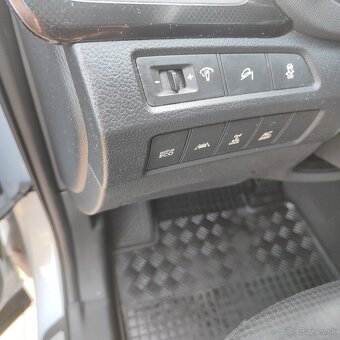 Predám Hyundai Santa fe - 7