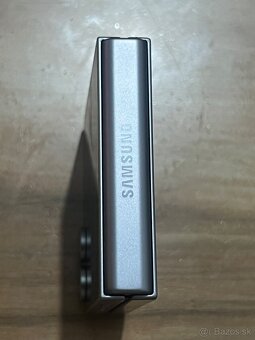 Predám Samsung Galaxy Z Flip 6 12GB Rám 256GB Sivý - 7