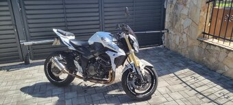 Suzuki GSR 750 - 7