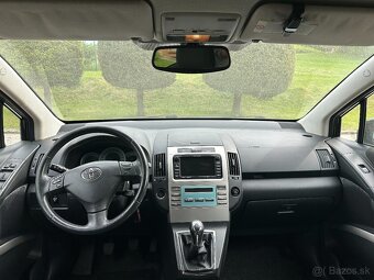 Predám Toyotu Corollu Verso 2.2 D 135 Terra - 7