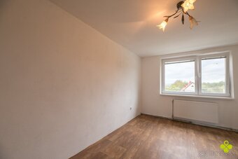 Pekný 4 izbový byt Sebedražie lodžia vlastné kúrenie - 7