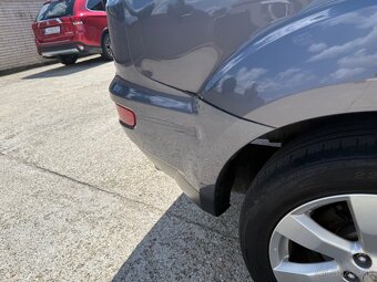 Mitsubishi Outlander SUV - 7