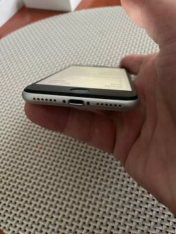 Iphone se 2020,64Gb - 7